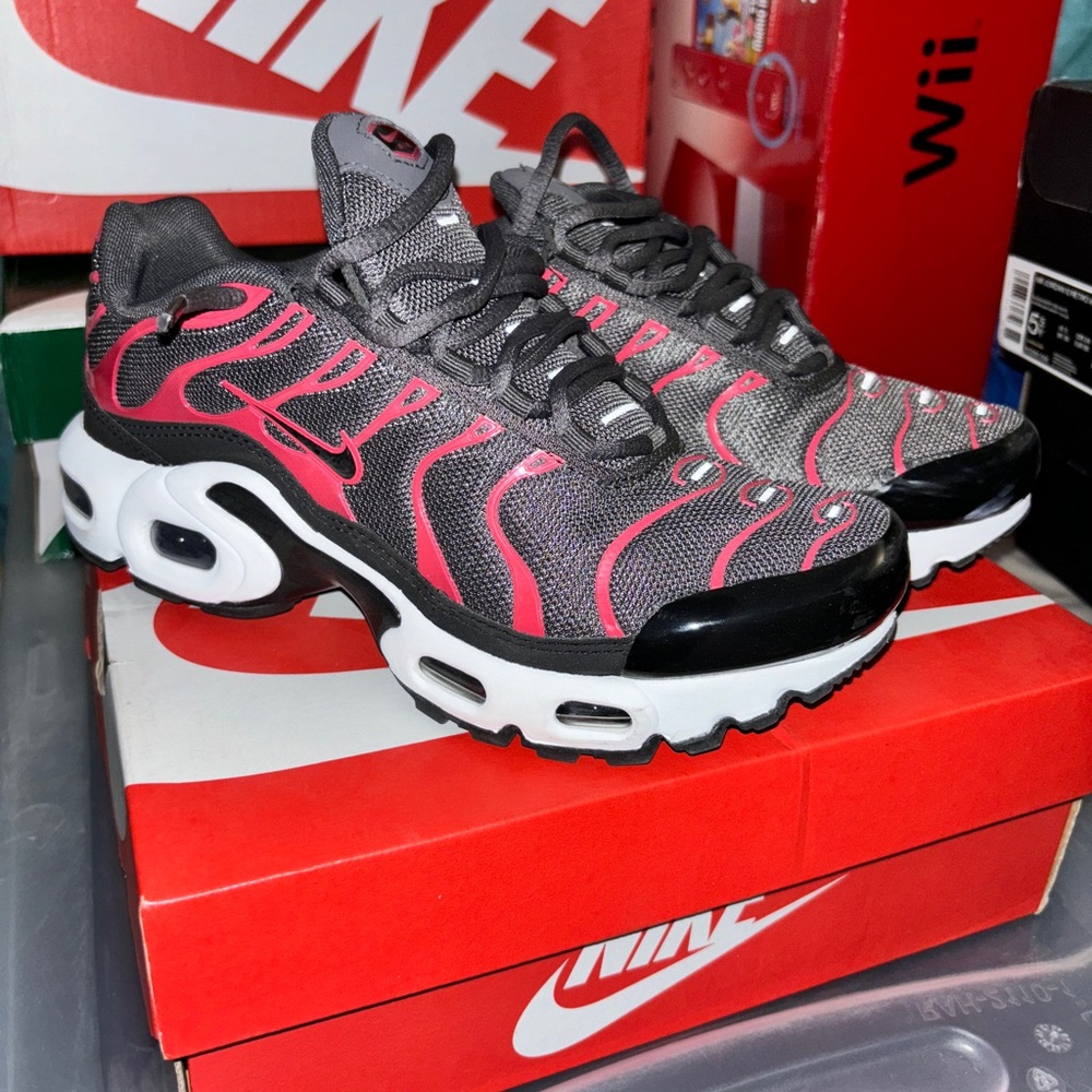 Nike Airmax Plus black/red size 6